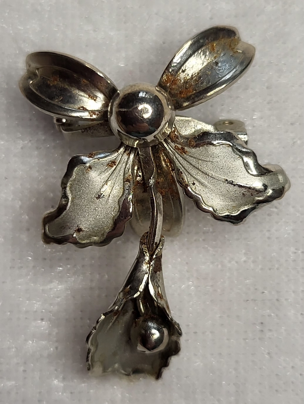 Source Unknown Silver-Tone Floral Drop Brooch